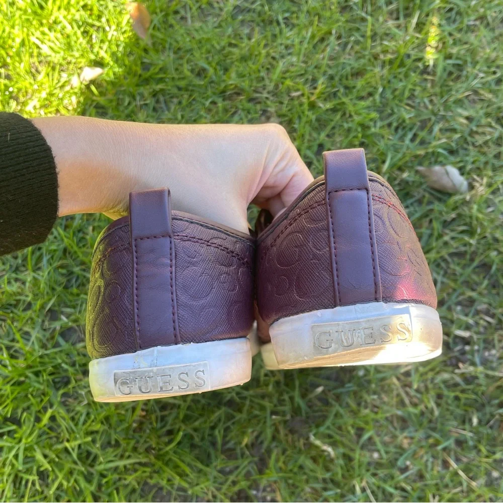 Guess Men burgundy sneakers - size 10 - Picture 5 of 10